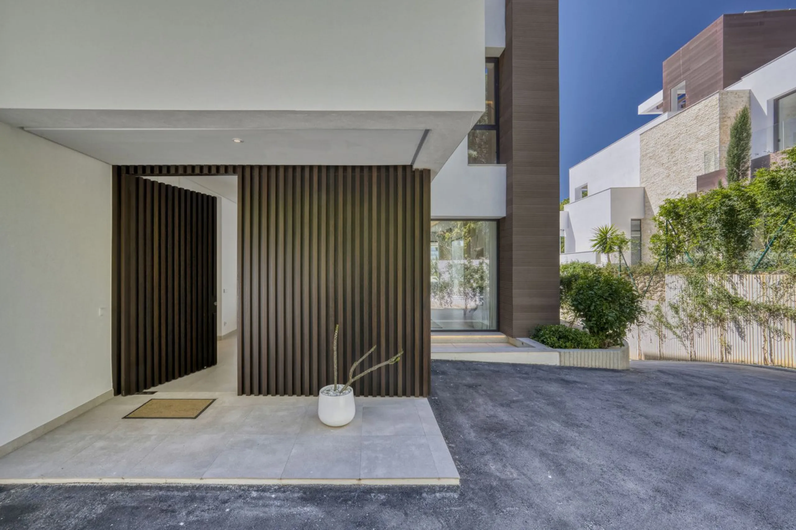Brand New Contemporary Jewel – Car-Free Luxury in Marbella Center