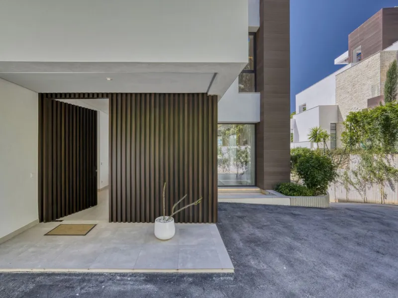 Brand New Contemporary Jewel – Car-Free Luxury in Marbella Center