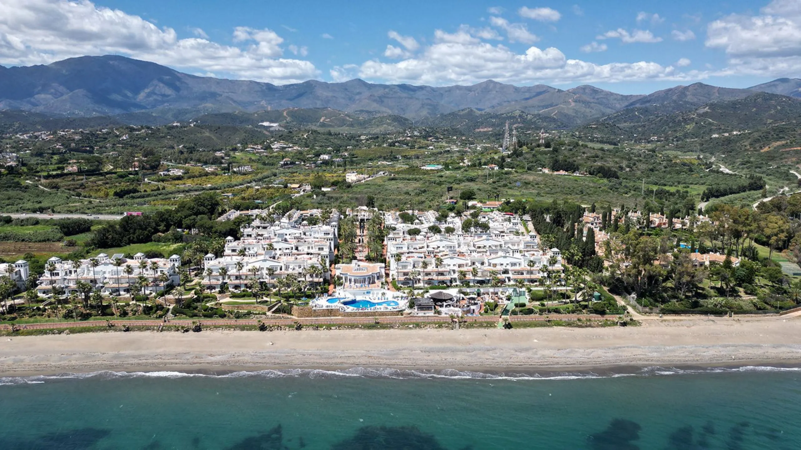 Discover seaside serenity in Estepona's ever popular complex - Dominion Beach located on the New Golden Mile. This spacious 2-bedroom, 2-bathroom apartment puts you just steps from the sand, with no road noise to disrupt the tranquility. The apartment is 