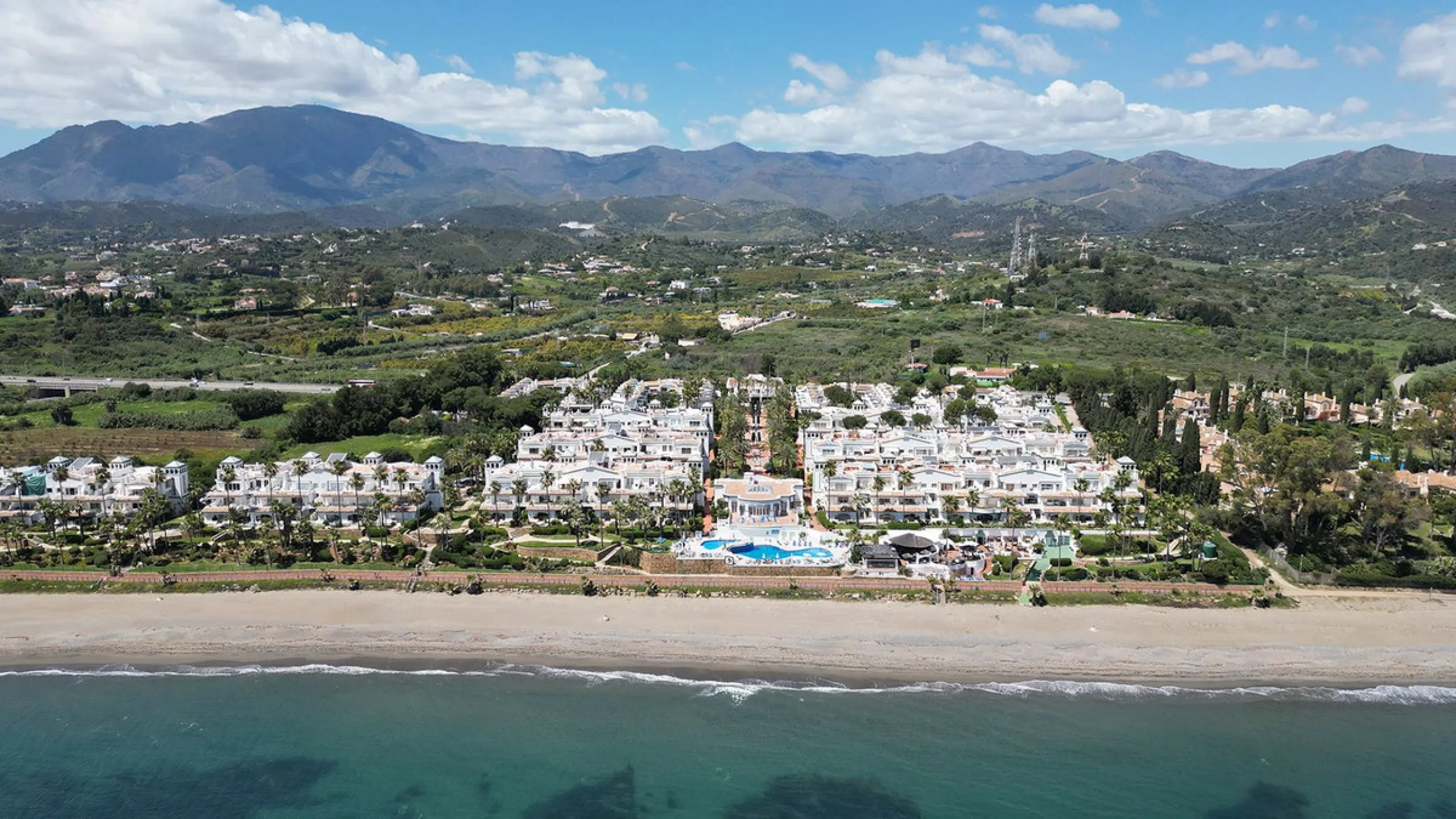 Discover seaside serenity in Estepona's ever popular complex - Dominion Beach located on the New Golden Mile. This spacious 2-bedroom, 2-bathroom apartment puts you just steps from the sand, with no road noise to disrupt the tranquility. The apartment is 