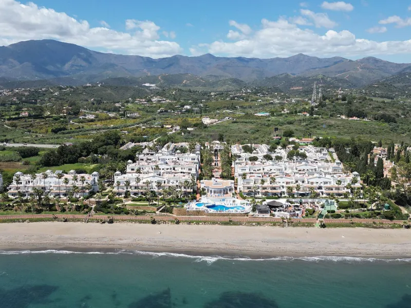 Discover seaside serenity in Estepona's ever popular complex - Dominion Beach located on the New Golden Mile. This spacious 2-bedroom, 2-bathroom apartment puts you just steps from the sand, with no road noise to disrupt the tranquility. The apartment is 