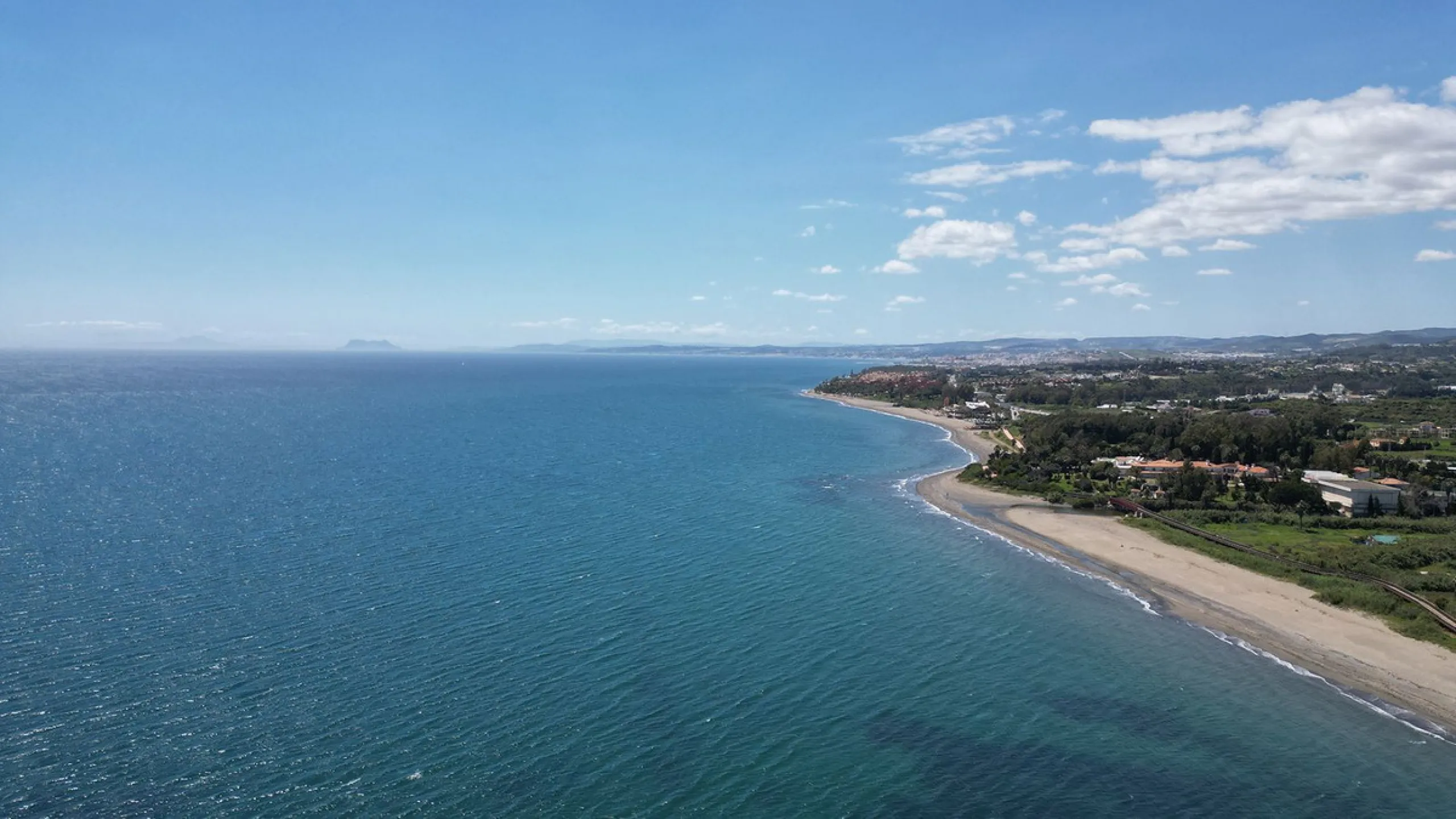 Discover seaside serenity in Estepona's ever popular complex - Dominion Beach located on the New Golden Mile. This spacious 2-bedroom, 2-bathroom apartment puts you just steps from the sand, with no road noise to disrupt the tranquility. The apartment is 