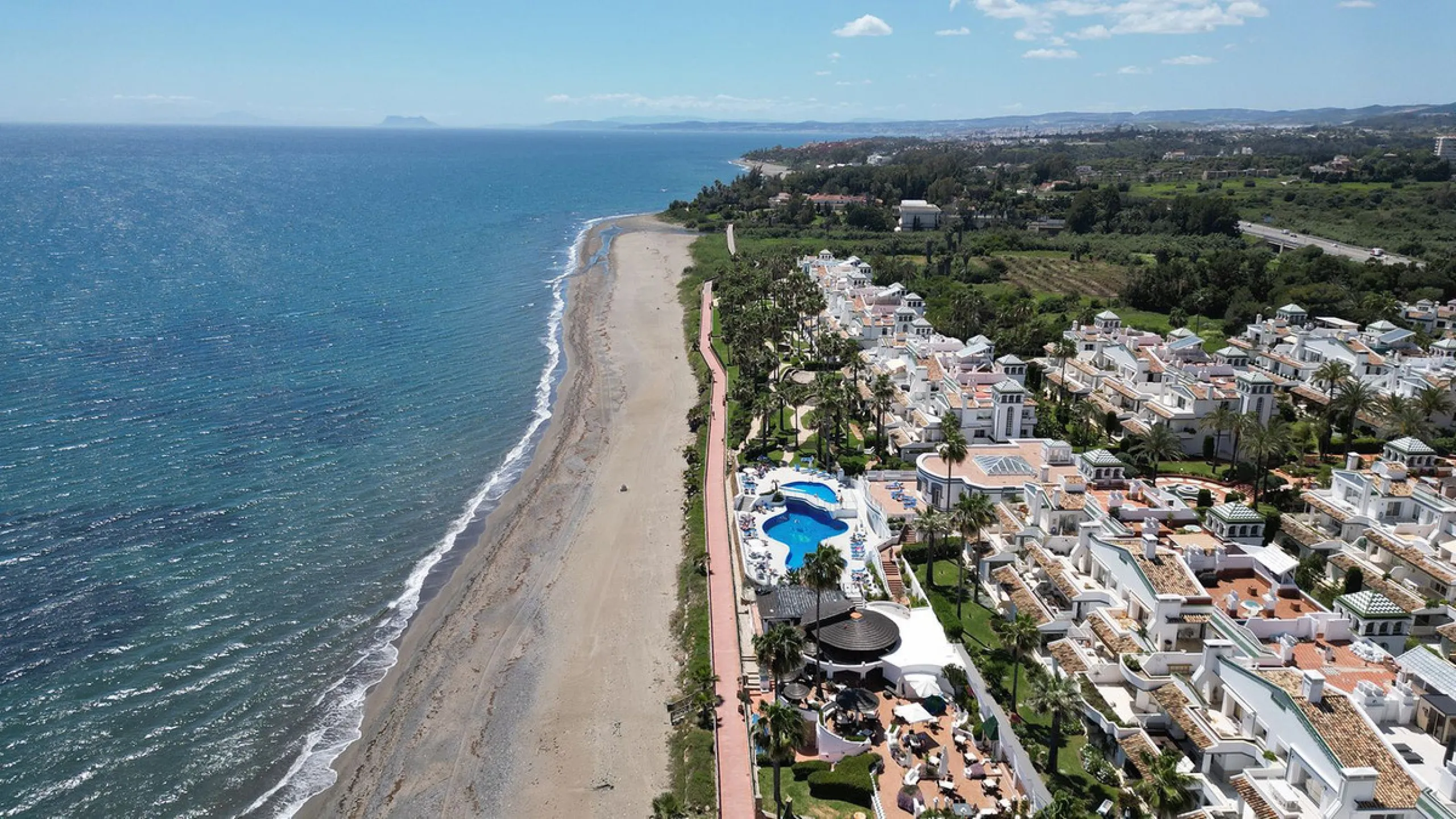 Discover seaside serenity in Estepona's ever popular complex - Dominion Beach located on the New Golden Mile. This spacious 2-bedroom, 2-bathroom apartment puts you just steps from the sand, with no road noise to disrupt the tranquility. The apartment is 