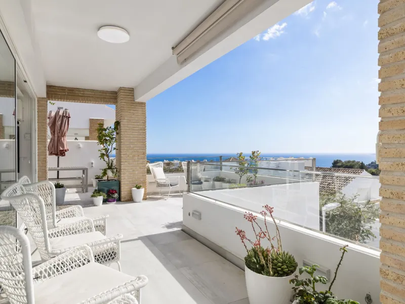 Located in the serene enclave of Torremuelle, this detached villa offers an unmatched blend of luxury and tranquility. Nestled along the Costa del Sol, this villa boasts breathtaking panoramic views of the Mediterranean Sea, complemented by lush greenery 