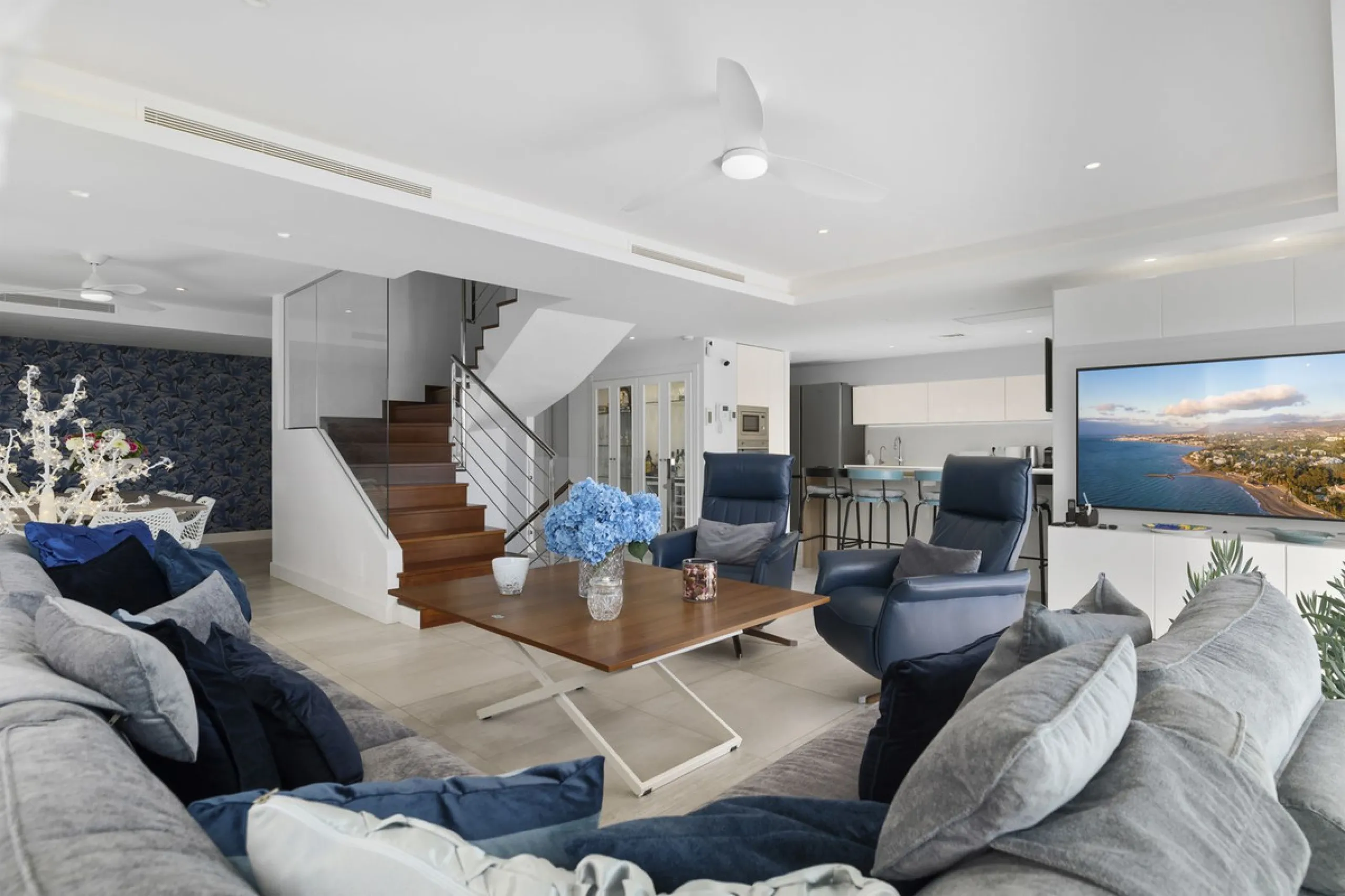House - Detached Villa в продаже в Benalmadena, Málaga. В доме 3 спален и 3 ванных комнат. Площадь дома 358 м²
