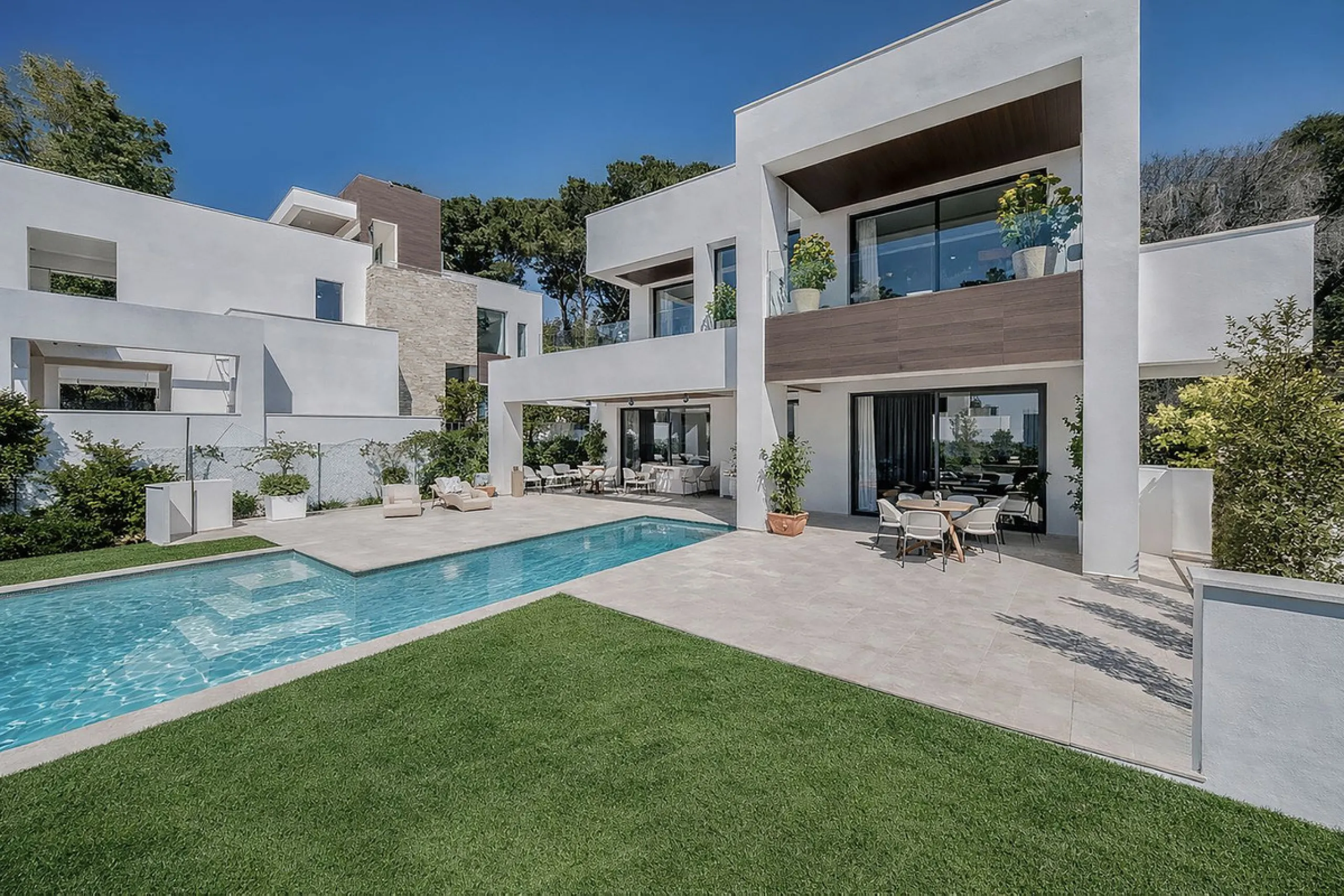 Brand New Contemporary Jewel – Car-Free Luxury in Marbella Center