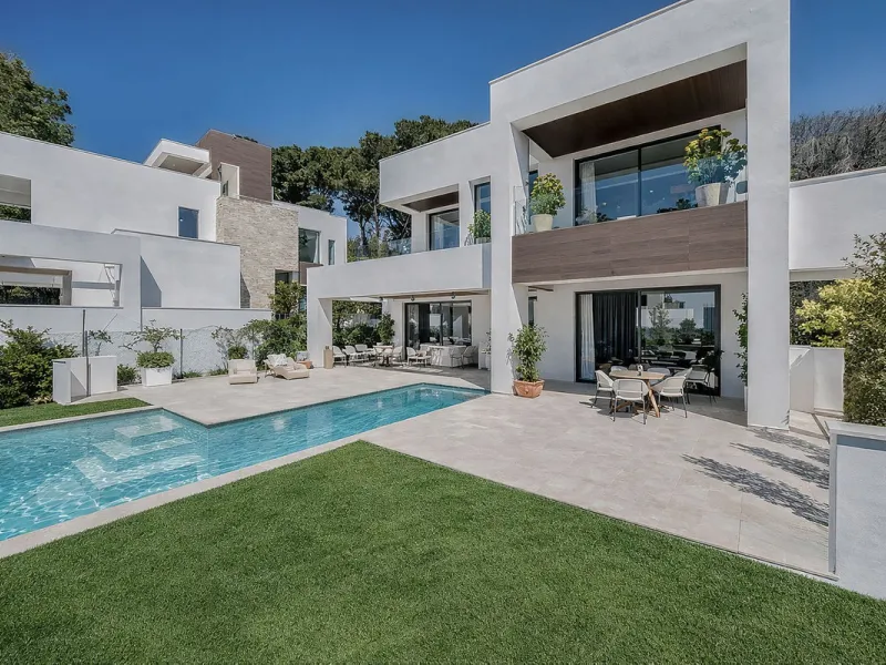 Brand New Contemporary Jewel – Car-Free Luxury in Marbella Center