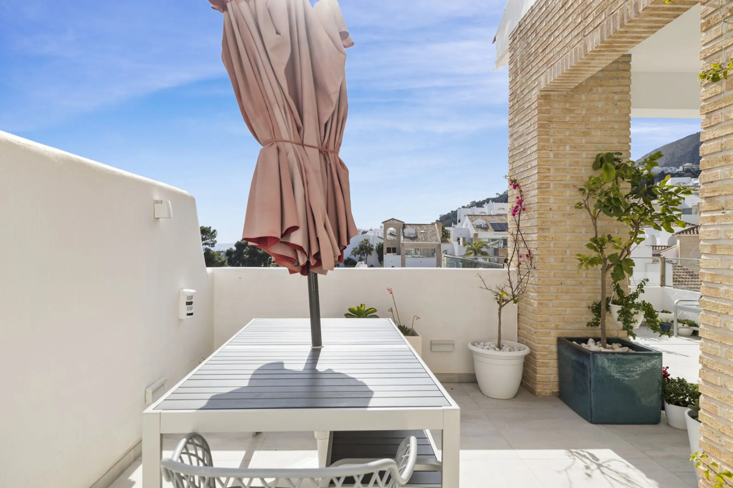 House - Detached Villa в продаже в Benalmadena, Málaga. В доме 3 спален и 3 ванных комнат. Площадь дома 358 м²