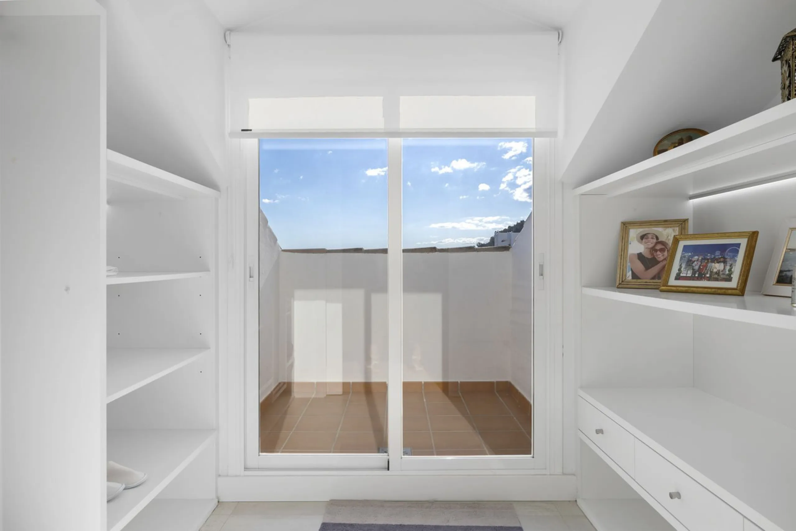 House - Detached Villa в продаже в Benalmadena, Málaga. В доме 3 спален и 3 ванных комнат. Площадь дома 358 м²
