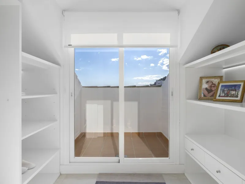 House - Detached Villa в продаже в Benalmadena, Málaga. В доме 3 спален и 3 ванных комнат. Площадь дома 358 м²