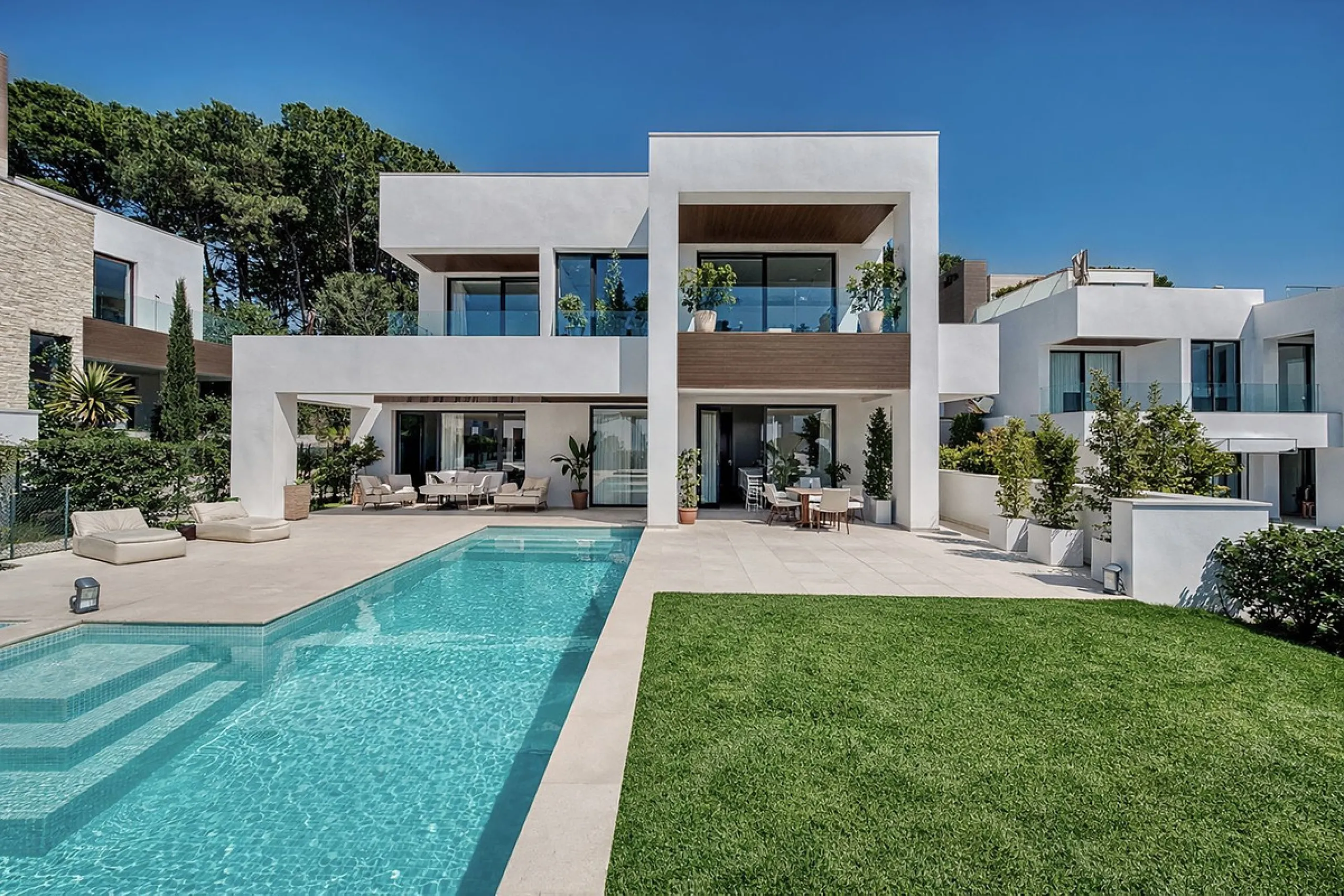 Brand New Contemporary Jewel – Car-Free Luxury in Marbella Center
