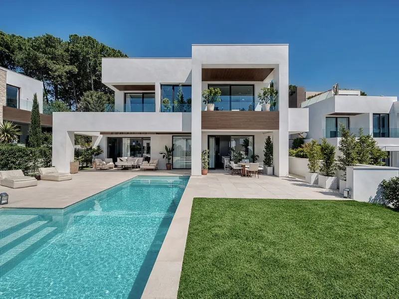 Brand New Contemporary Jewel – Car-Free Luxury in Marbella Center