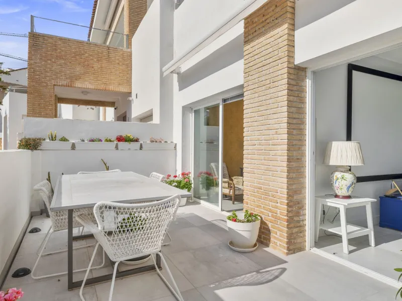 House - Detached Villa в продаже в Benalmadena, Málaga. В доме 3 спален и 3 ванных комнат. Площадь дома 358 м²