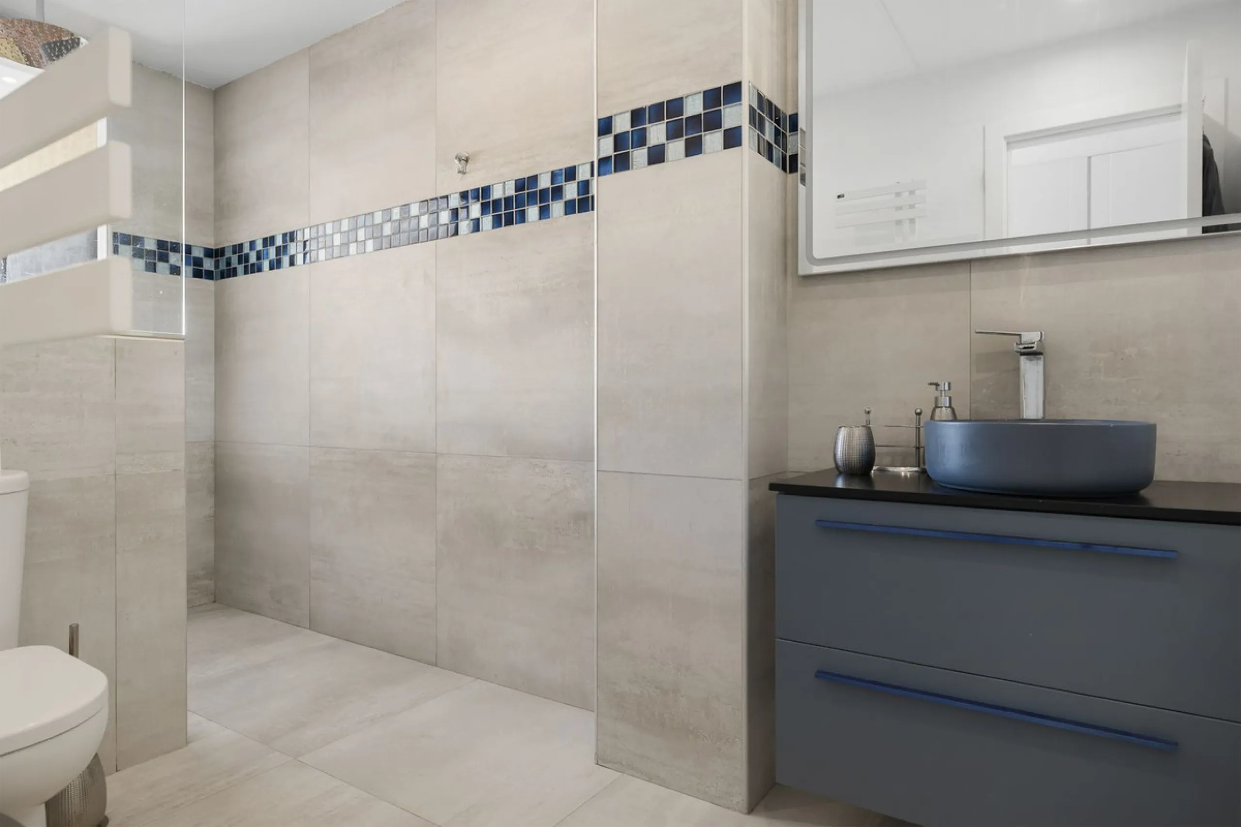 House - Detached Villa в продаже в Benalmadena, Málaga. В доме 3 спален и 3 ванных комнат. Площадь дома 358 м²