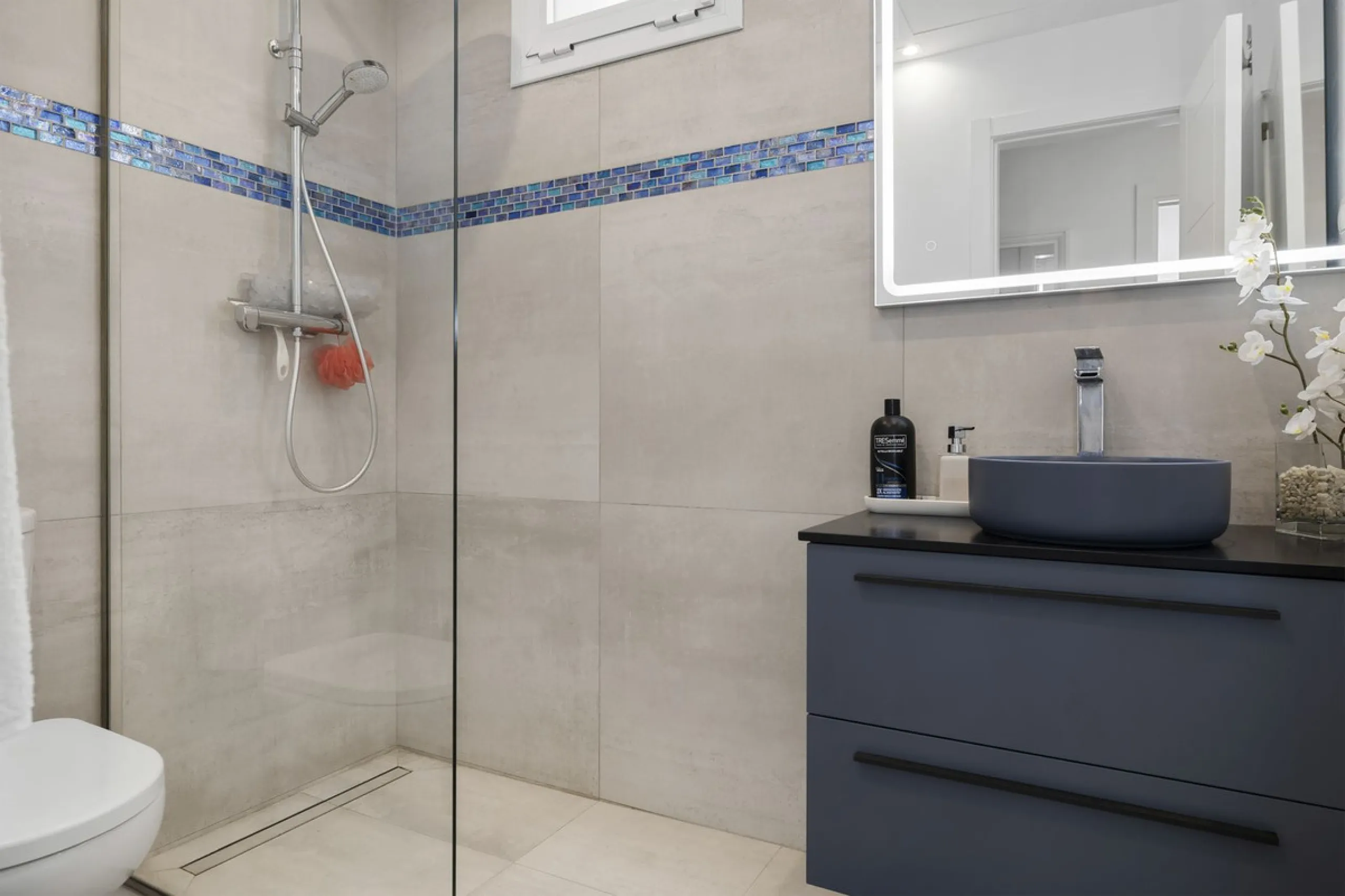House - Detached Villa в продаже в Benalmadena, Málaga. В доме 3 спален и 3 ванных комнат. Площадь дома 358 м²