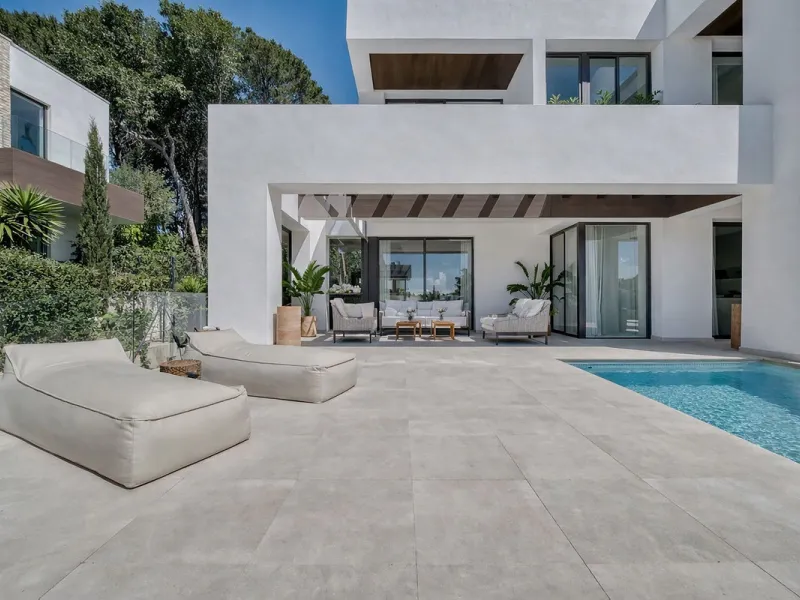 Brand New Contemporary Jewel – Car-Free Luxury in Marbella Center