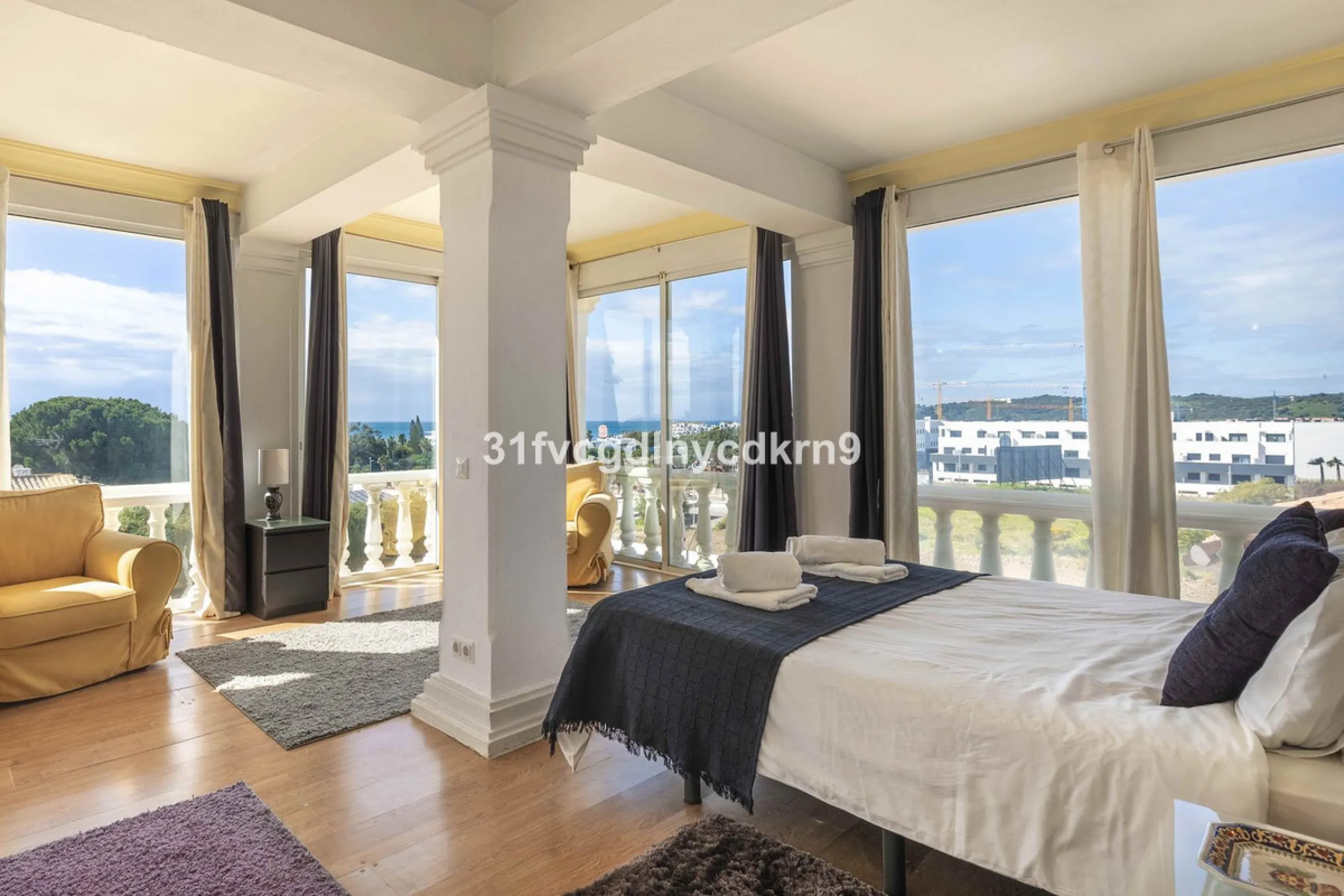 For Sale: Detached Villa in La Gaspara, Estepona with tourist license