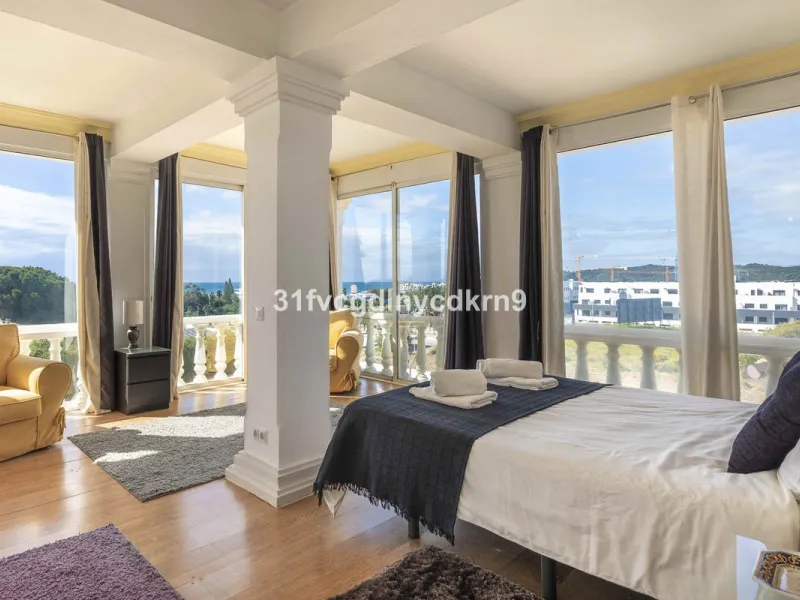 For Sale: Detached Villa in La Gaspara, Estepona with tourist license