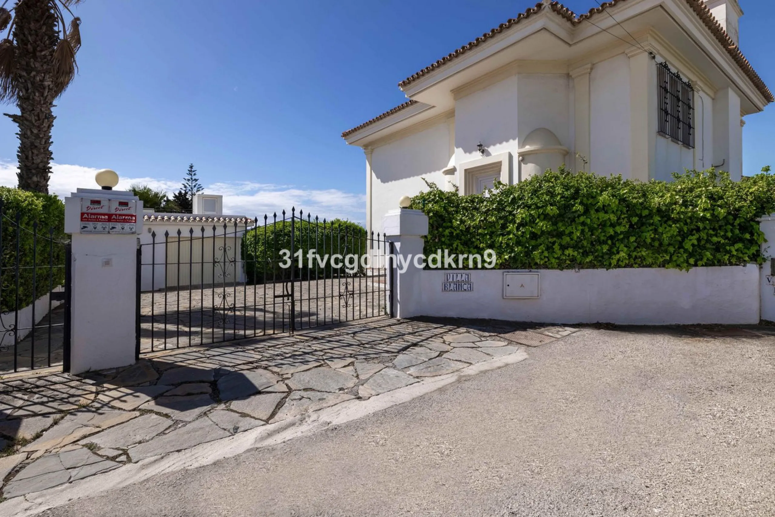 For Sale: Detached Villa in La Gaspara, Estepona with tourist license