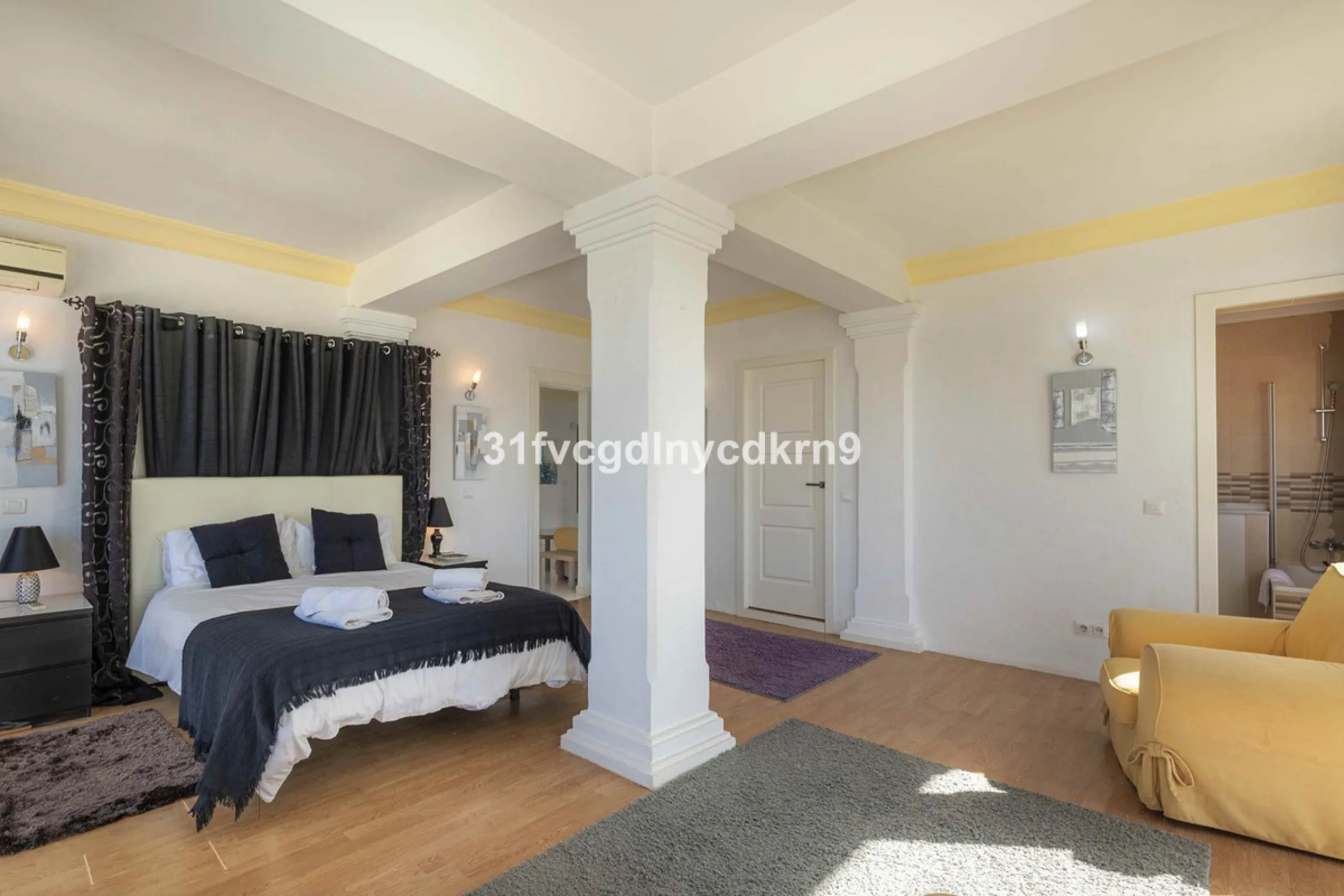 For Sale: Detached Villa in La Gaspara, Estepona with tourist license