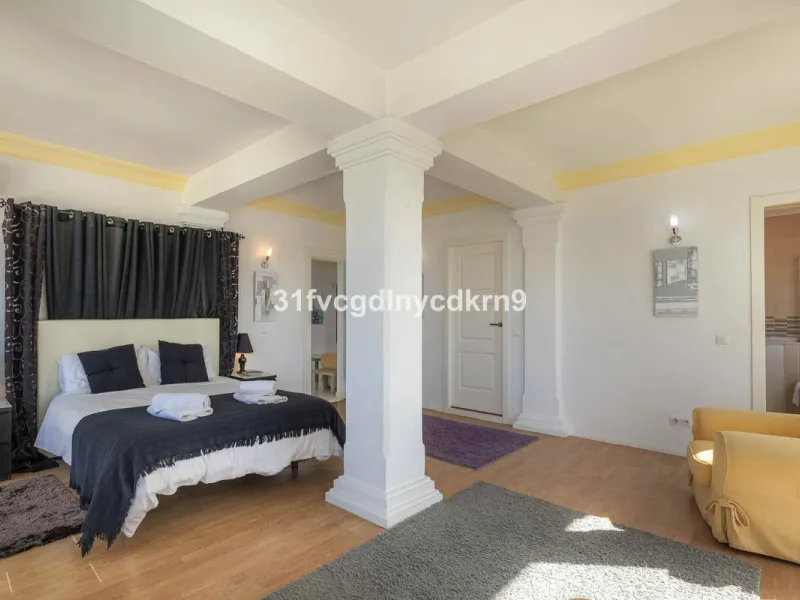 For Sale: Detached Villa in La Gaspara, Estepona with tourist license