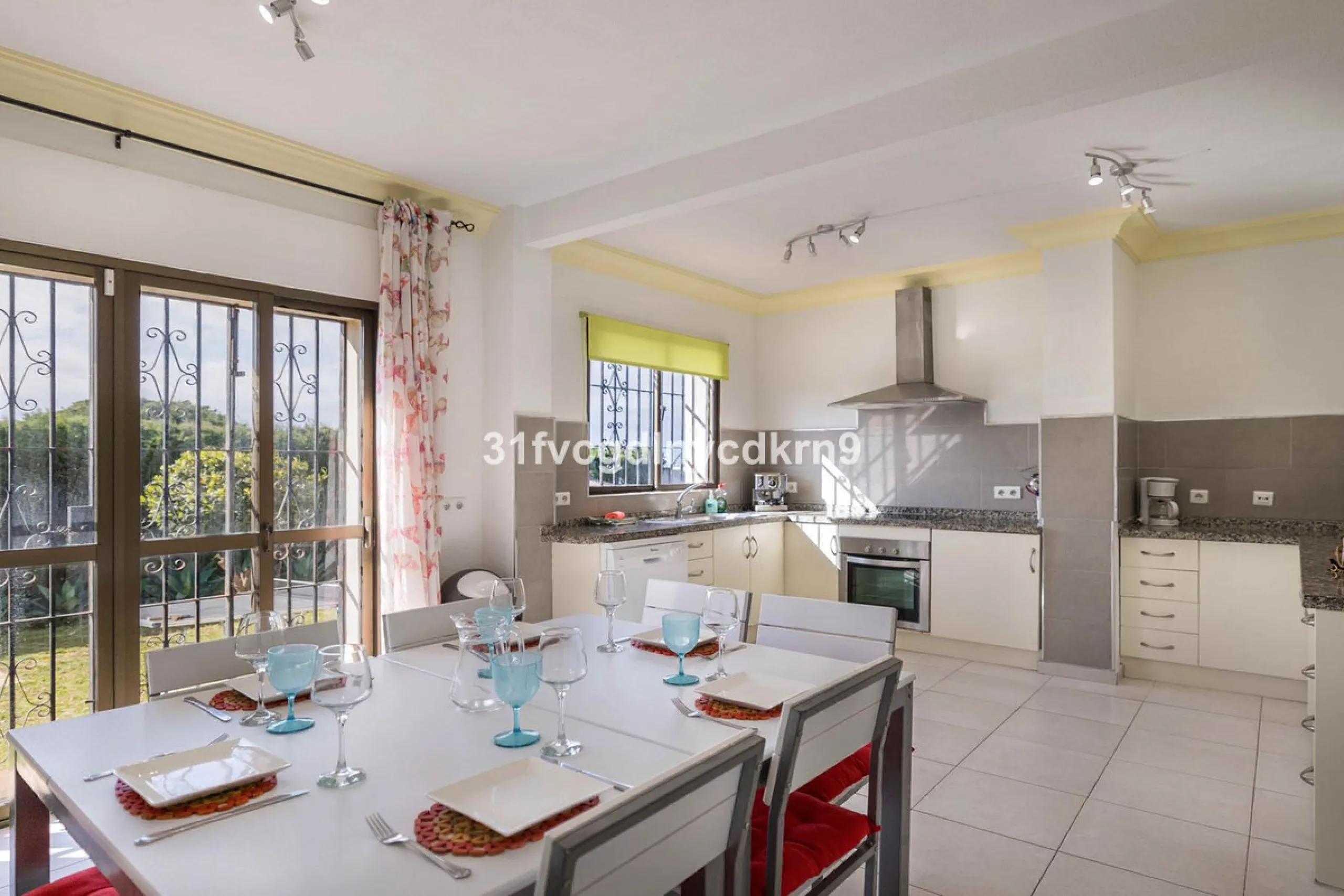 For Sale: Detached Villa in La Gaspara, Estepona with tourist license