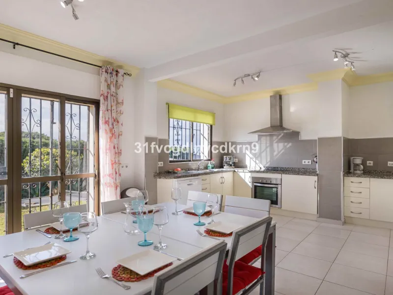 For Sale: Detached Villa in La Gaspara, Estepona with tourist license