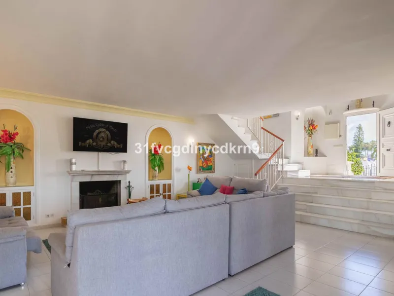 For Sale: Detached Villa in La Gaspara, Estepona with tourist license