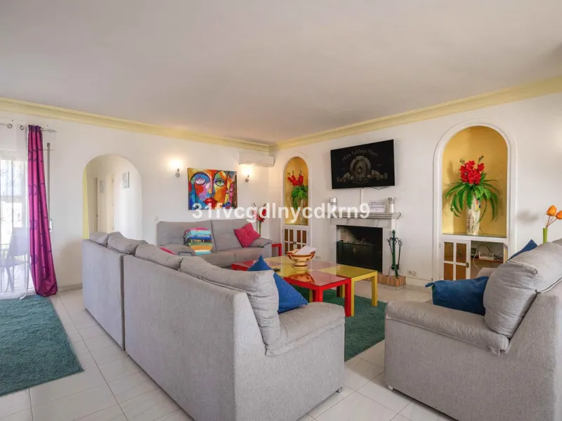 For Sale: Detached Villa in La Gaspara, Estepona with tourist license