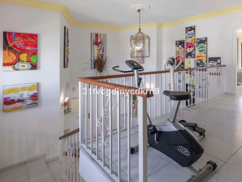 For Sale: Detached Villa in La Gaspara, Estepona with tourist license