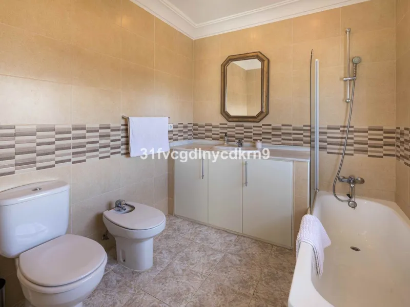 For Sale: Detached Villa in La Gaspara, Estepona with tourist license