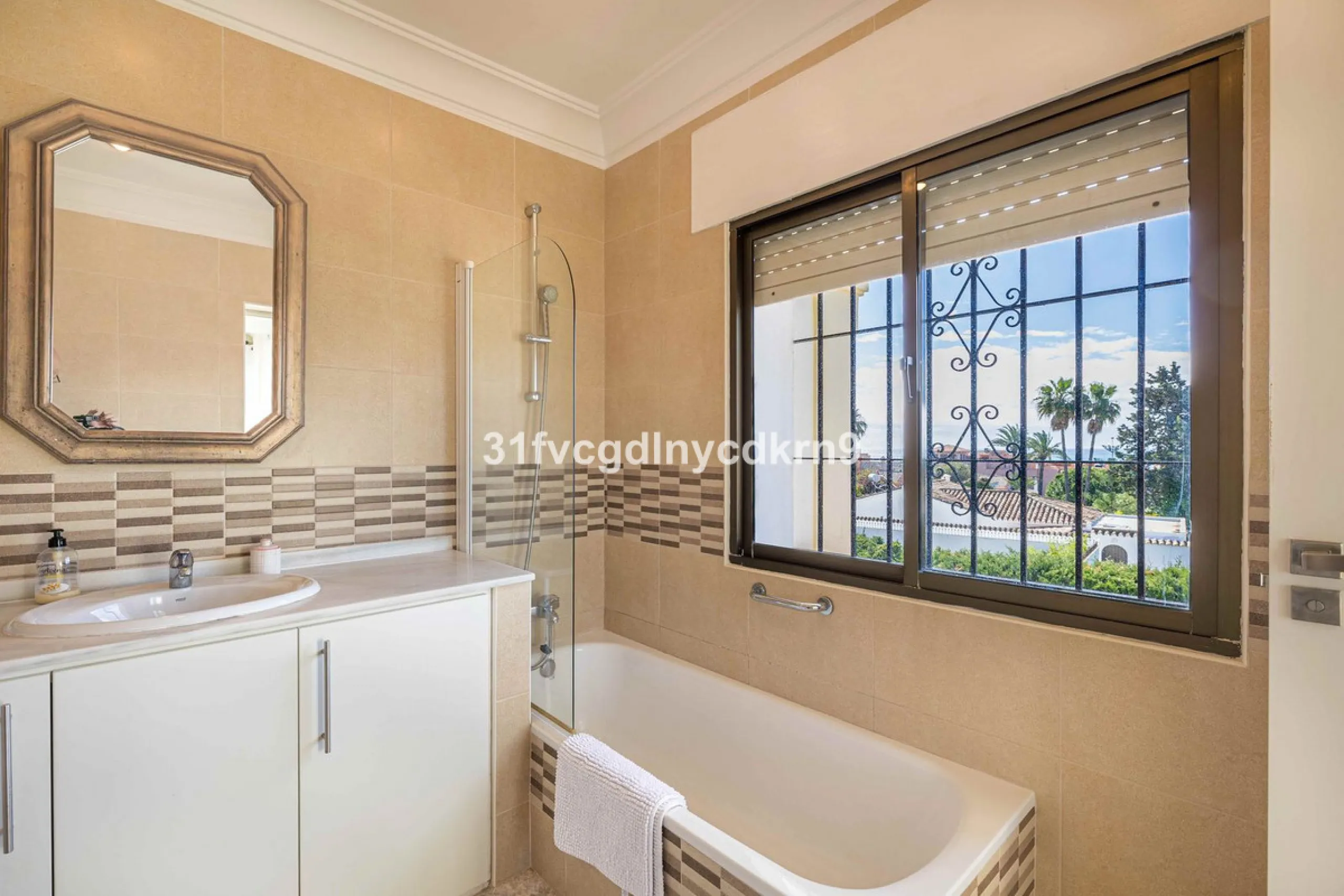 For Sale: Detached Villa in La Gaspara, Estepona with tourist license