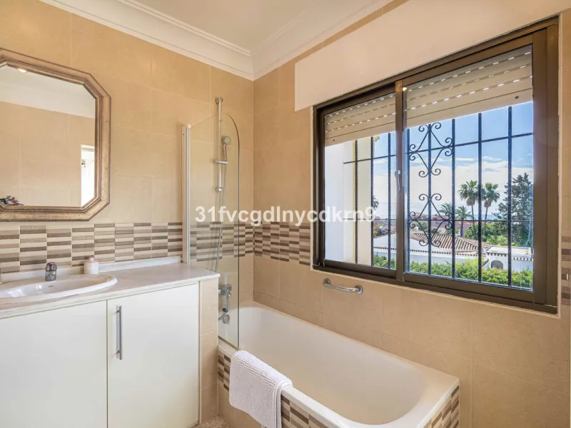 For Sale: Detached Villa in La Gaspara, Estepona with tourist license