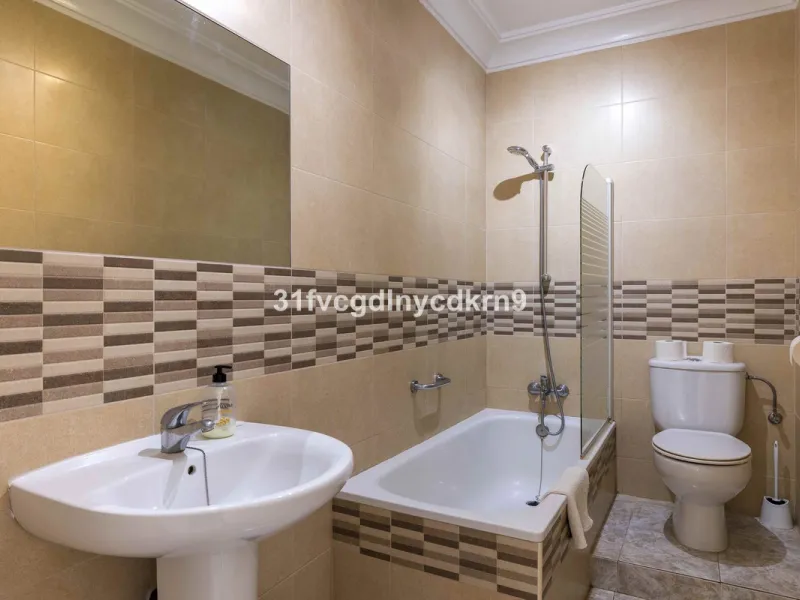 For Sale: Detached Villa in La Gaspara, Estepona with tourist license