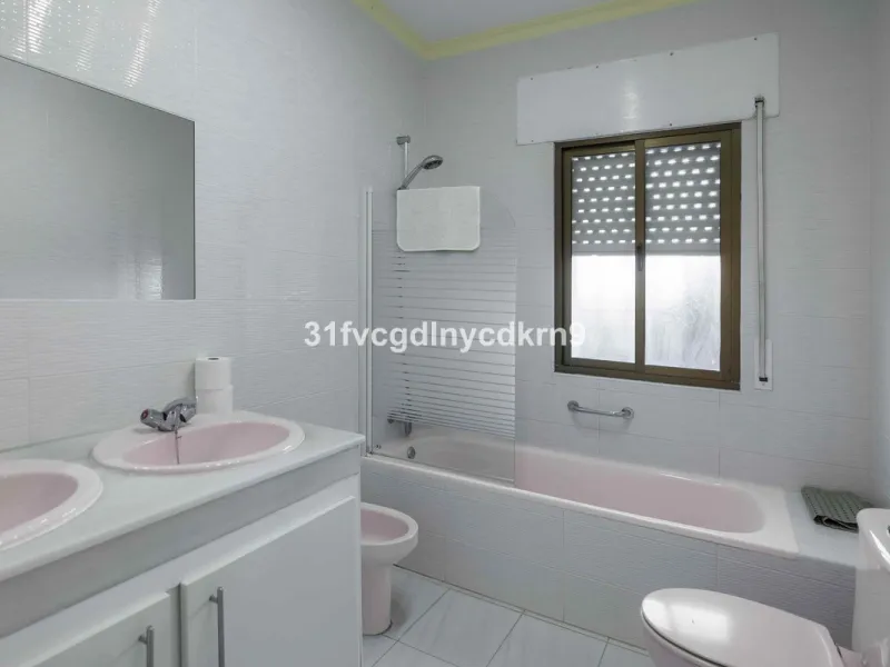 For Sale: Detached Villa in La Gaspara, Estepona with tourist license