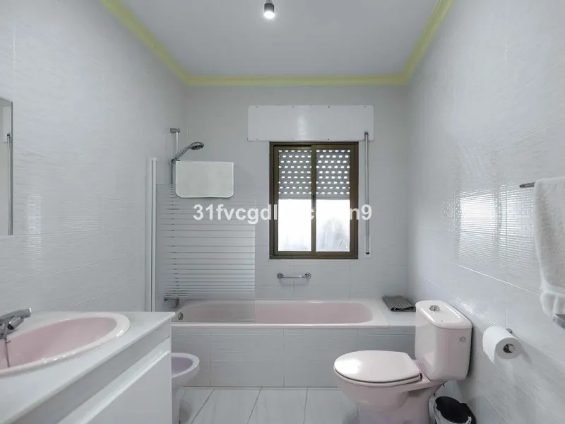 For Sale: Detached Villa in La Gaspara, Estepona with tourist license