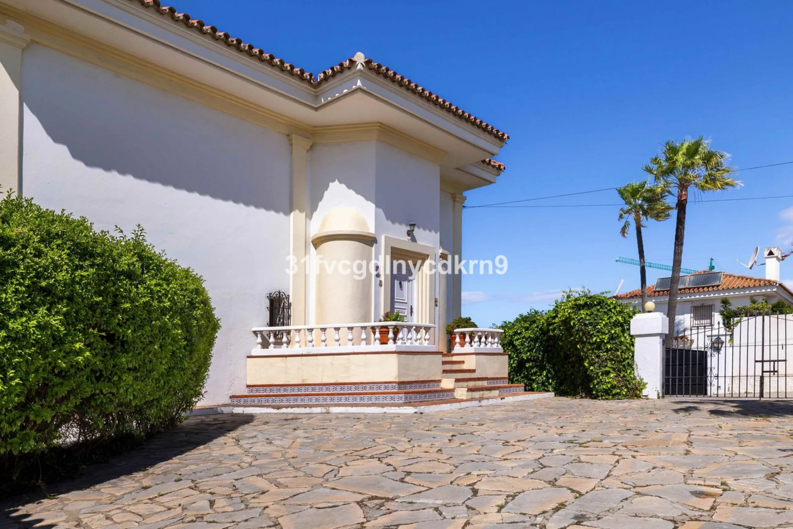 For Sale: Detached Villa in La Gaspara, Estepona with tourist license