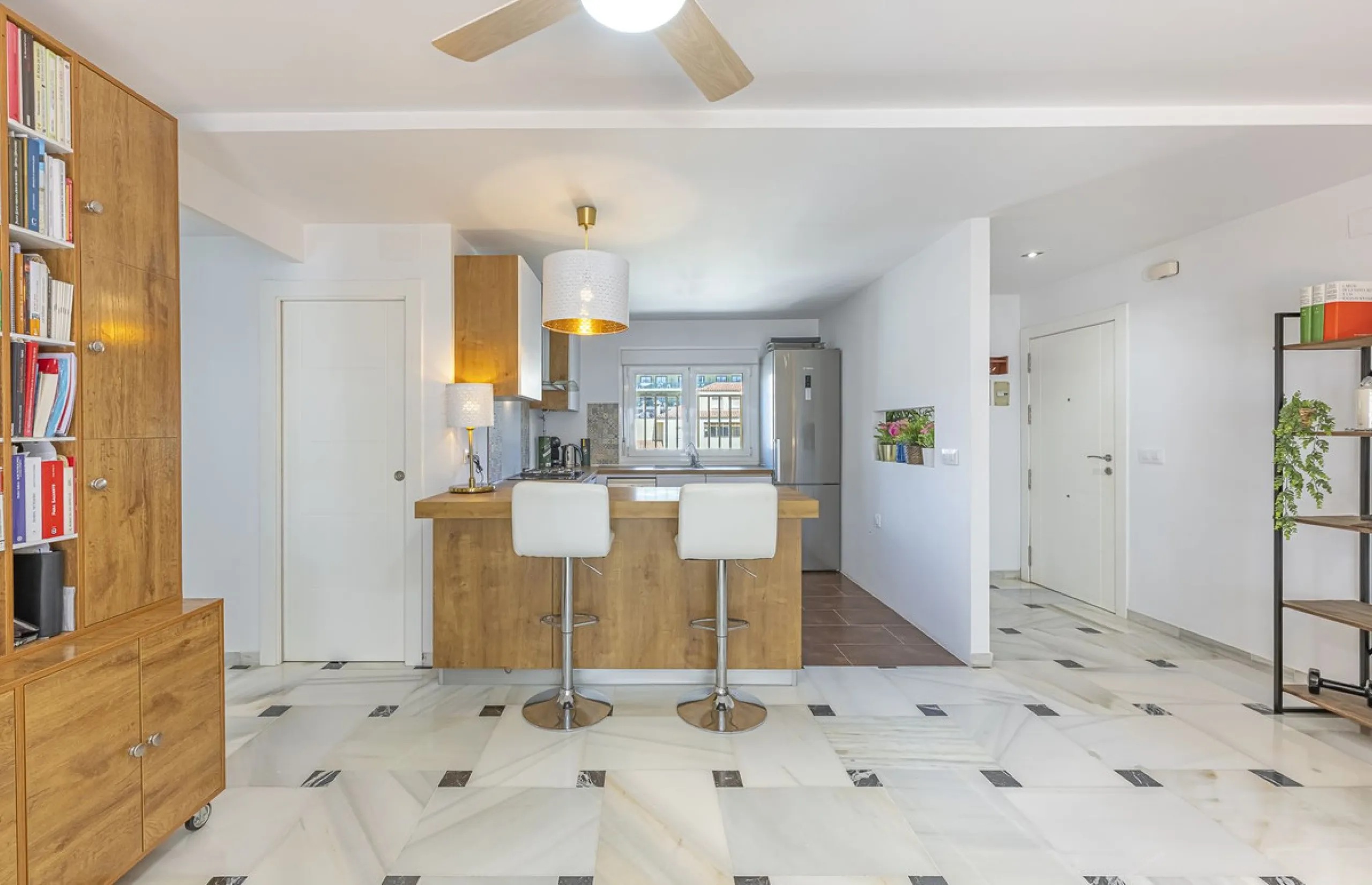 Apartment - Penthouse в продаже в Fuengirola, Málaga. В доме 3 спален и 2 ванных комнат. Площадь дома 90 м²