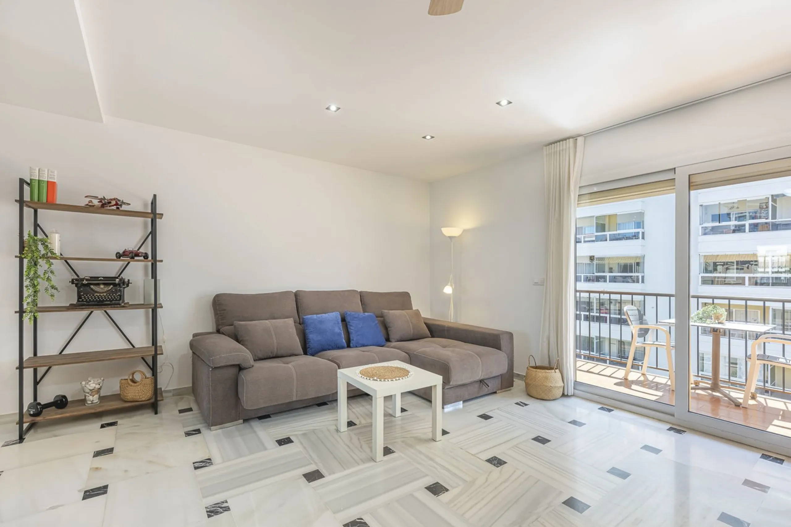 Apartment - Penthouse в продаже в Fuengirola, Málaga. В доме 3 спален и 2 ванных комнат. Площадь дома 90 м²
