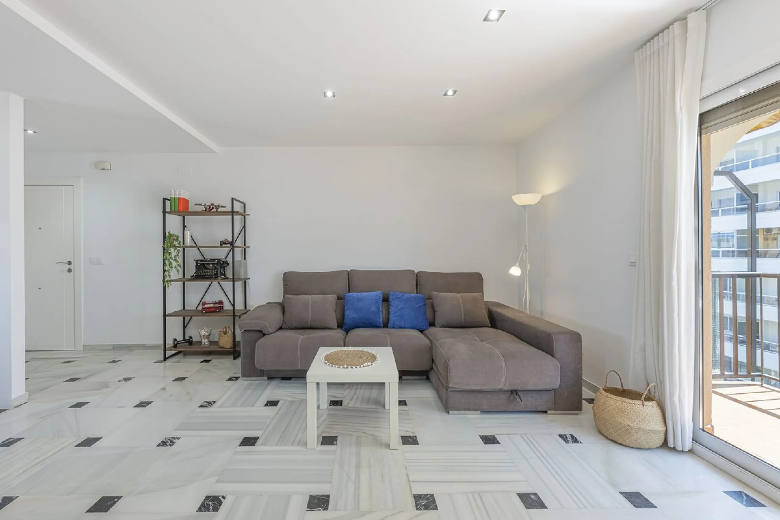 Apartment - Penthouse в продаже в Fuengirola, Málaga. В доме 3 спален и 2 ванных комнат. Площадь дома 90 м²