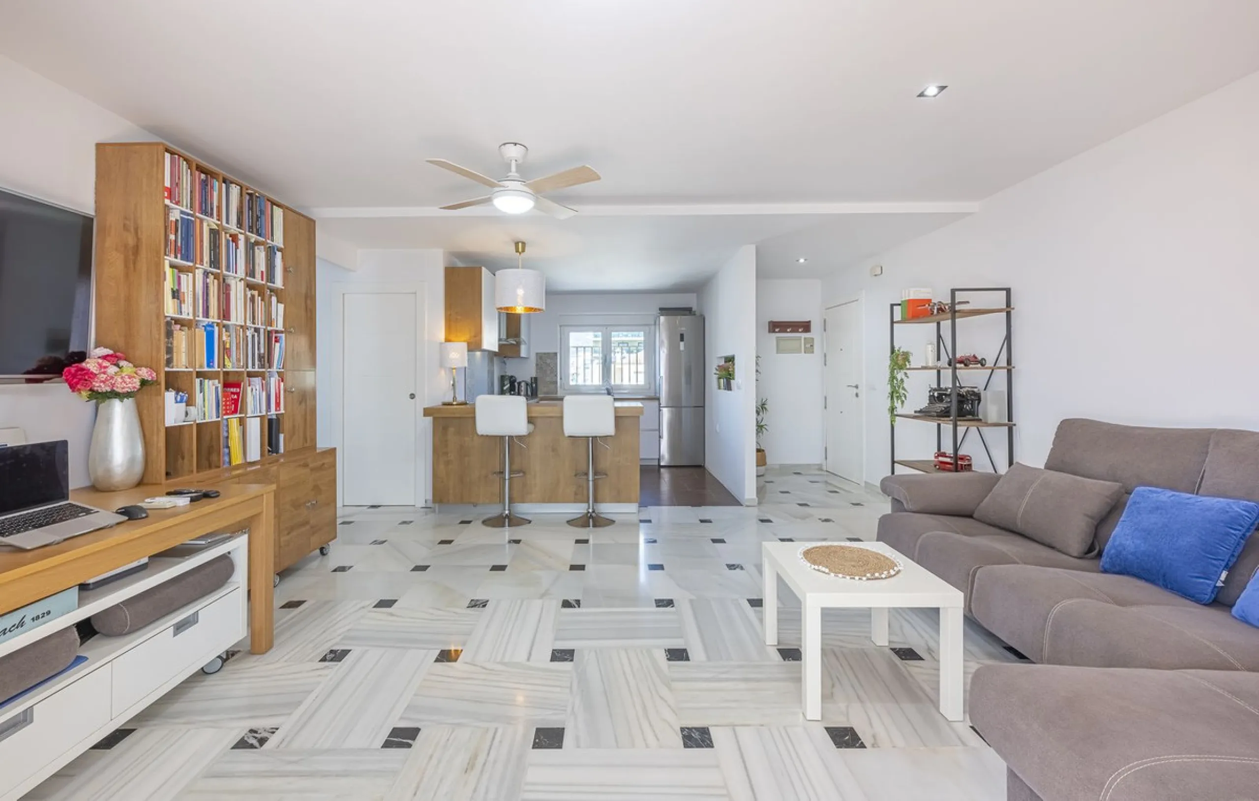 Apartment - Penthouse в продаже в Fuengirola, Málaga. В доме 3 спален и 2 ванных комнат. Площадь дома 90 м²