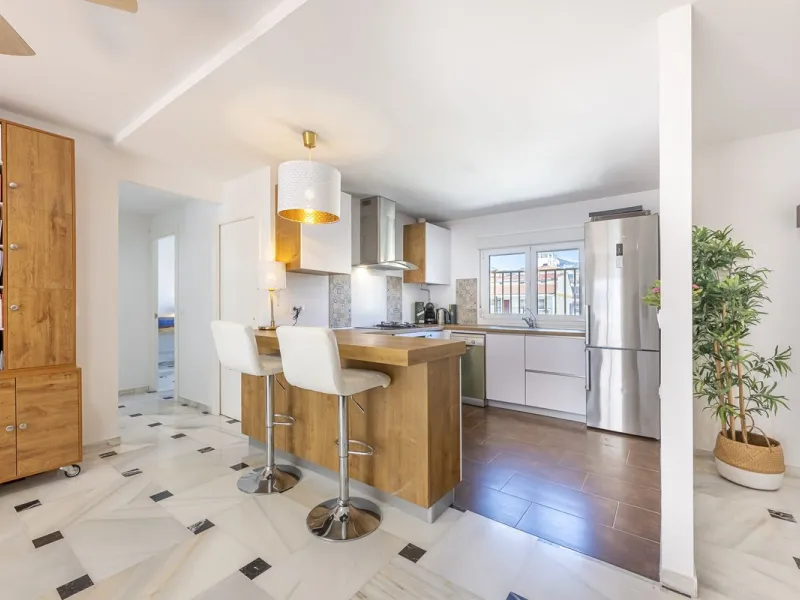Apartment - Penthouse в продаже в Fuengirola, Málaga. В доме 3 спален и 2 ванных комнат. Площадь дома 90 м²