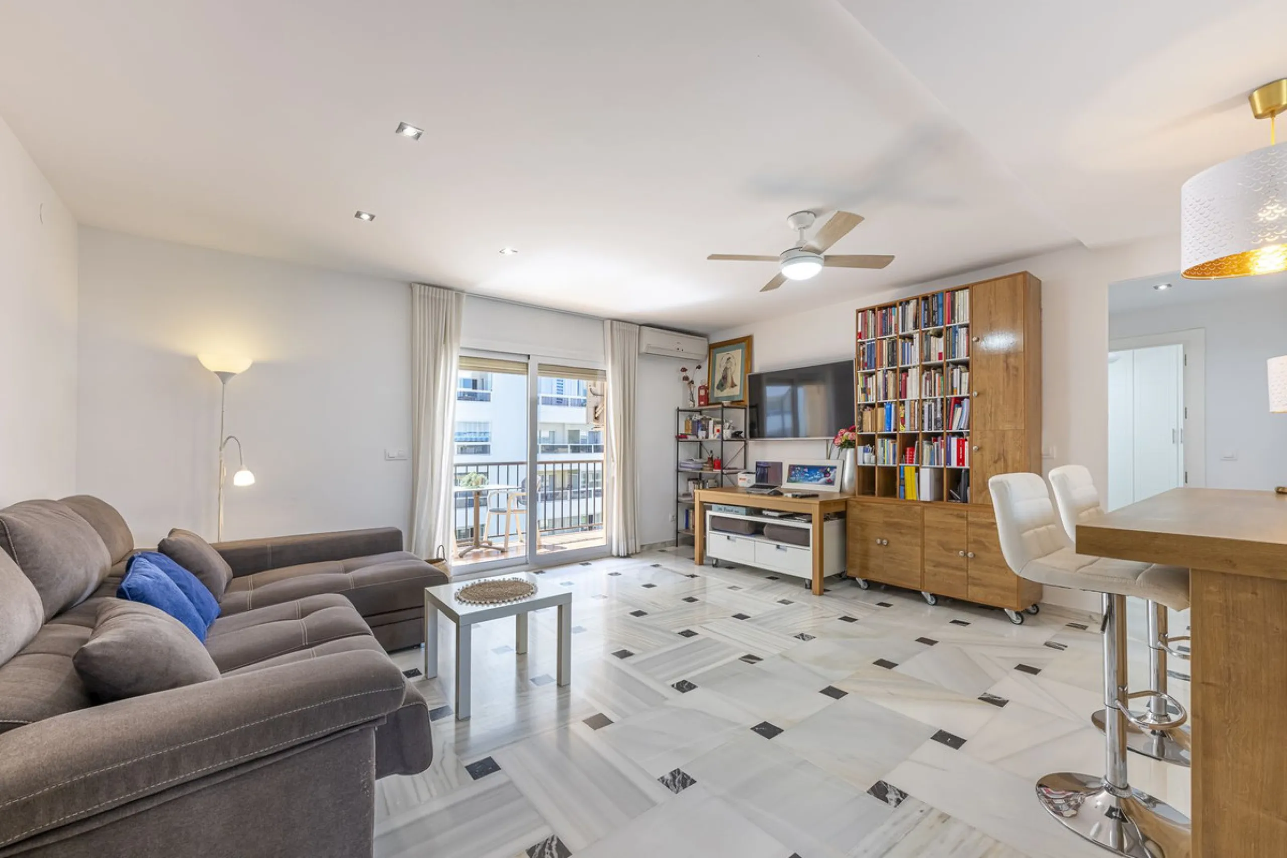 Apartment - Penthouse в продаже в Fuengirola, Málaga. В доме 3 спален и 2 ванных комнат. Площадь дома 90 м²