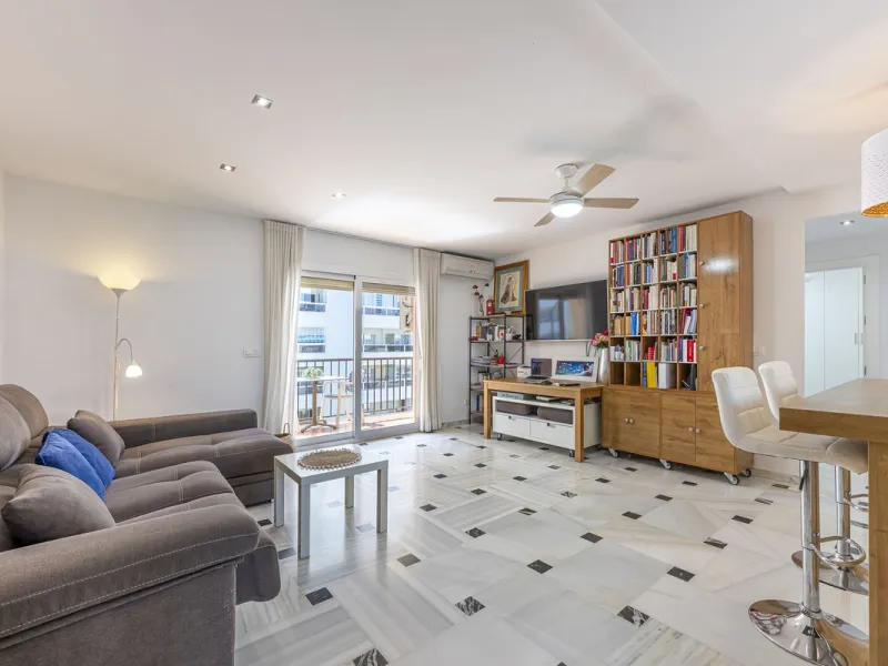 Apartment - Penthouse в продаже в Fuengirola, Málaga. В доме 3 спален и 2 ванных комнат. Площадь дома 90 м²