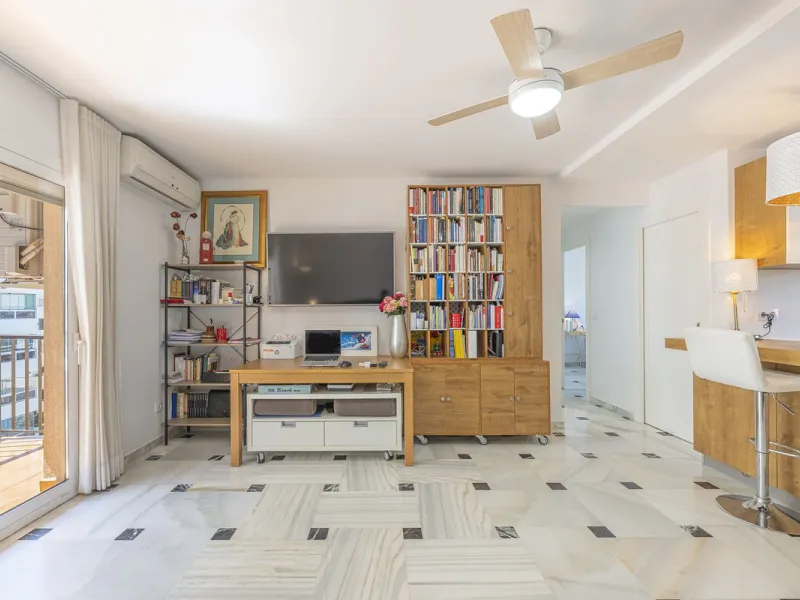 Apartment - Penthouse в продаже в Fuengirola, Málaga. В доме 3 спален и 2 ванных комнат. Площадь дома 90 м²