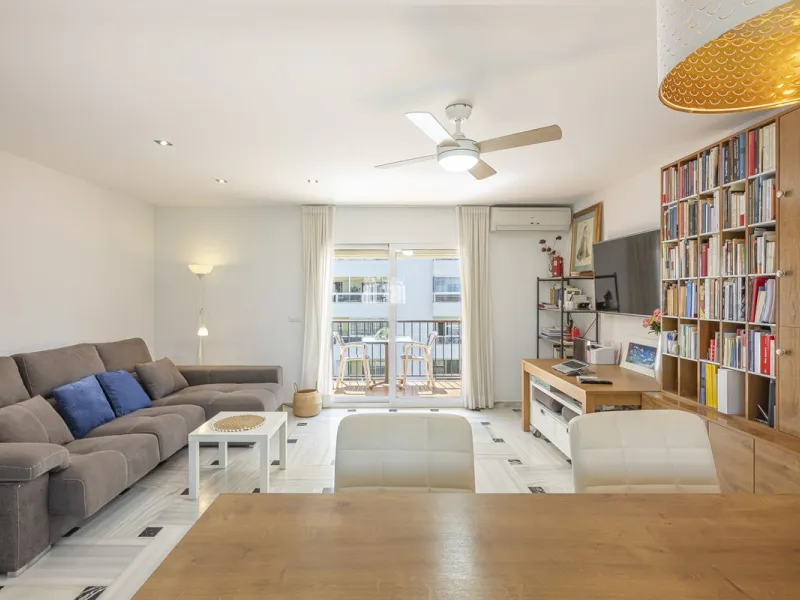 Apartment - Penthouse в продаже в Fuengirola, Málaga. В доме 3 спален и 2 ванных комнат. Площадь дома 90 м²