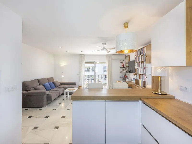 Apartment - Penthouse в продаже в Fuengirola, Málaga. В доме 3 спален и 2 ванных комнат. Площадь дома 90 м²