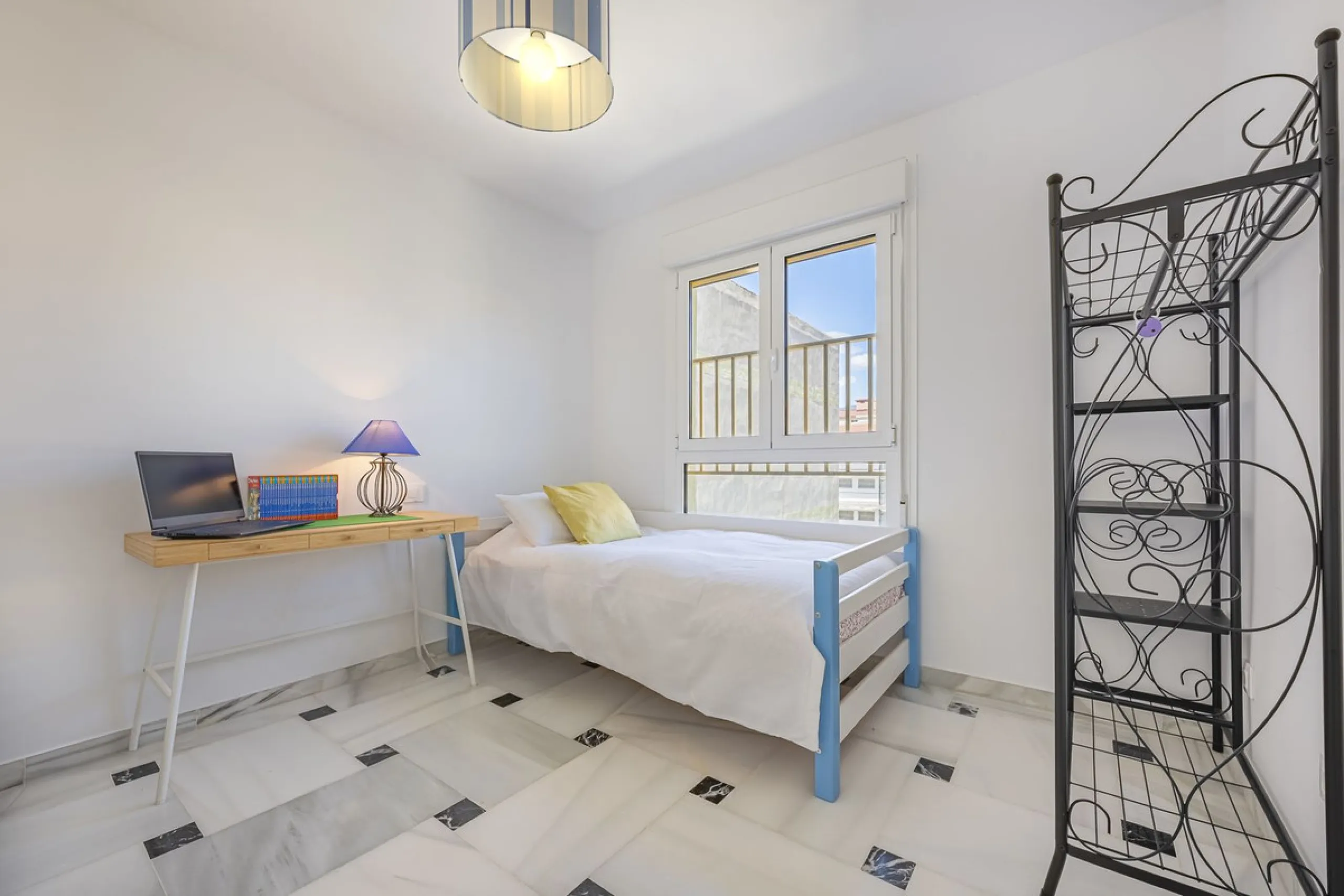Apartment - Penthouse в продаже в Fuengirola, Málaga. В доме 3 спален и 2 ванных комнат. Площадь дома 90 м²