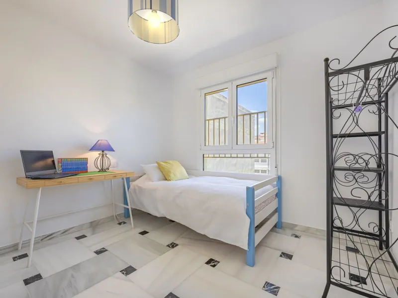 Apartment - Penthouse в продаже в Fuengirola, Málaga. В доме 3 спален и 2 ванных комнат. Площадь дома 90 м²