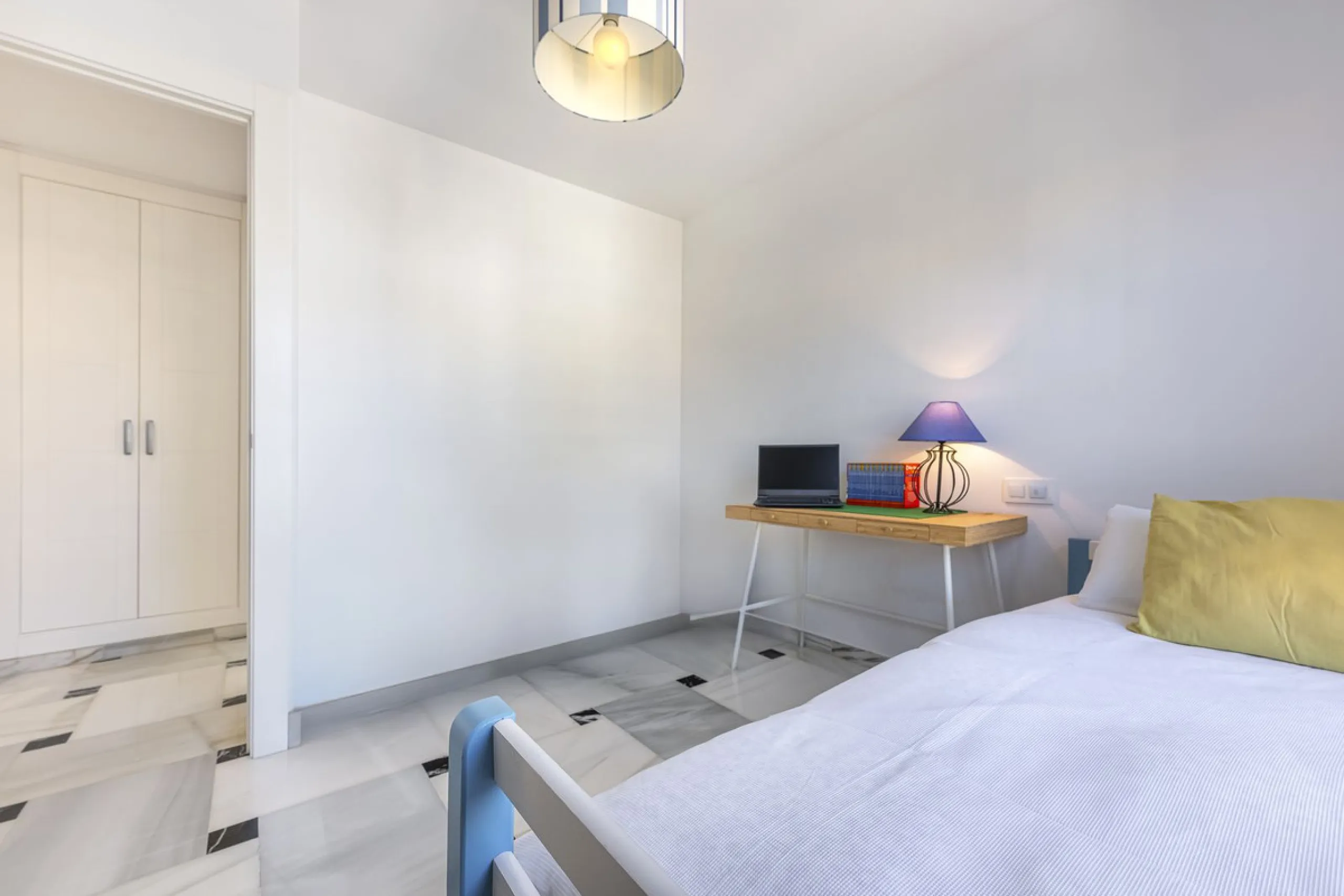 Apartment - Penthouse в продаже в Fuengirola, Málaga. В доме 3 спален и 2 ванных комнат. Площадь дома 90 м²